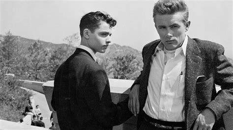 Rebel Without a Cause: Tình yêu tuổi teen và sự nổi loạn của giới trẻ!